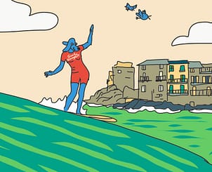 Surfeuse en grande planche au large d'un village ancien Mayana Surf Coaching surf privé Saint-Malo